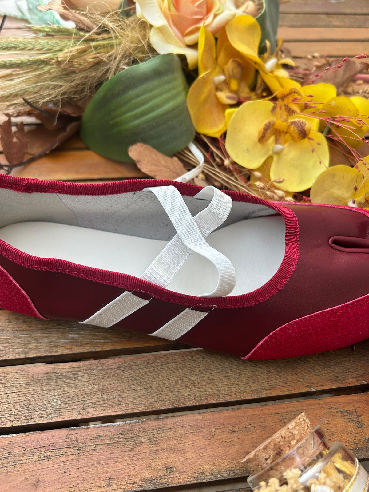 Mary Jane Tabi à Brides Croisées – Rouge